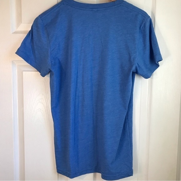 𝅺american Apparel men’s XL blue t-shirt. Unique bottle and glass graphic - Picture 3 of 5